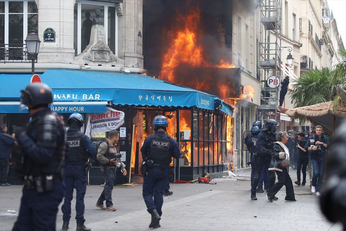 Fransa'da Eylemler: Cumhurbaşkanı Macron'ya Tepkiler Şehirleri Sarmalıyor
