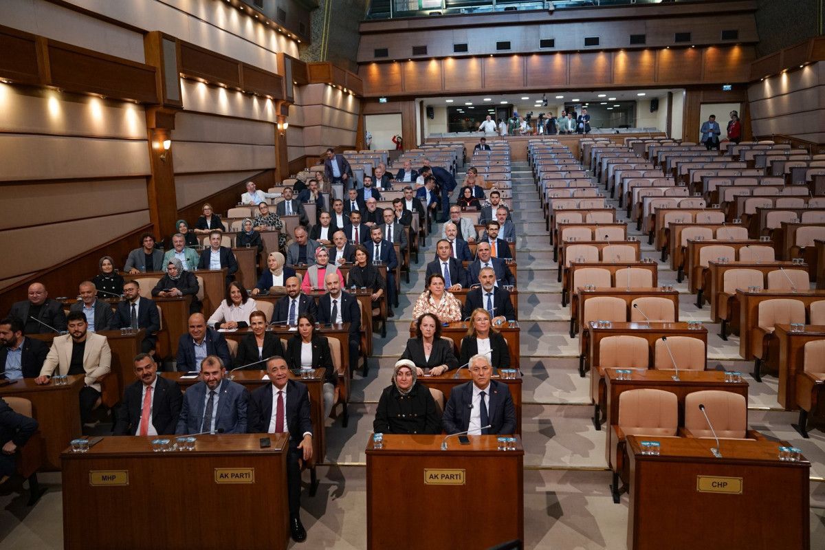 İstanbul Belediyesinde Kayyum Gerginliği ve Meclis Krizi: Partilerin Rolü ve Şehir İçin Acil Çözümler