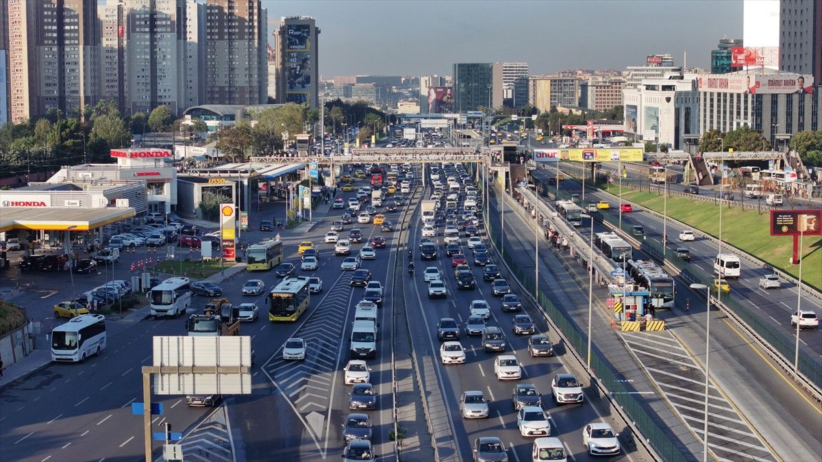 İstanbul'da Sabah Trafik Yoğunluğu ve Köprü Geçişlerinde Artış
