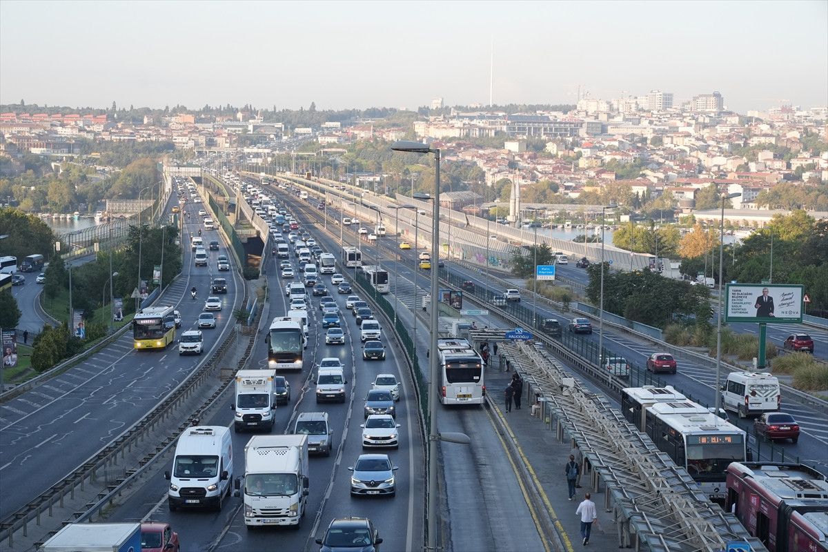 İstanbul'da Sabah Trafik Yoğunluğu ve Köprü Geçişlerinde Artış