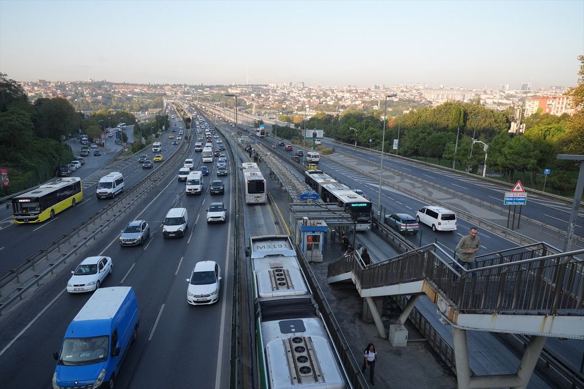 İstanbul'da Sabah Trafik Yoğunluğu ve Köprü Geçişlerinde Artış