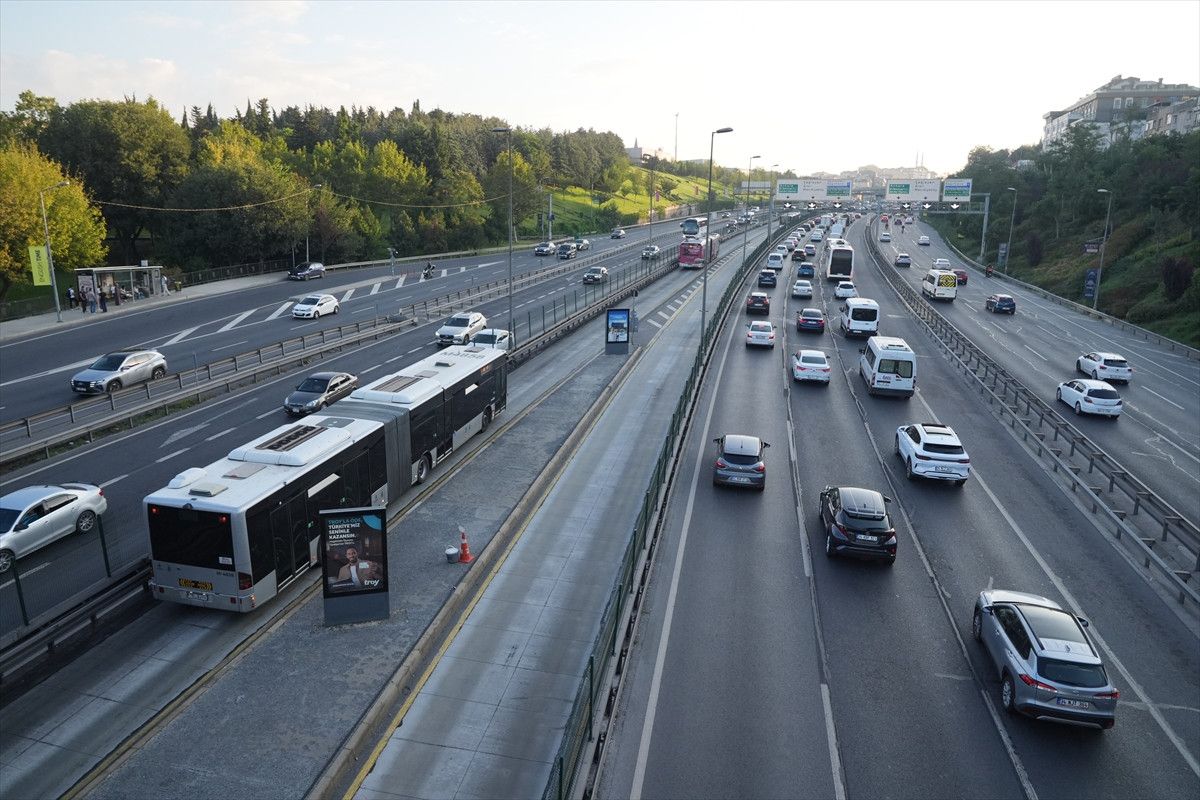İstanbul'da Sabah Trafik Yoğunluğu ve Köprü Geçişlerinde Artış