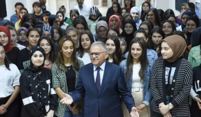 Kayseri Büyükşehir’den 2025-2026 Eğitim-Öğretim İçin Büyük Destek: 4 Bin TL’lik Kırtasiye ve Beslenme Desteği Her Çocuğa
