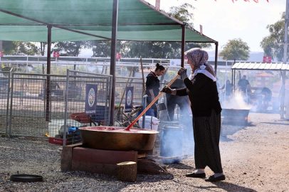 Kayseri Talas’ta Kış Hazırlıkları İçin Domatesler Doğrandı ve Salçalar Kaynadı