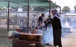 Kayseri Talas’ta Kış Hazırlıkları İçin Domatesler Doğrandı ve Salçalar Kaynadı