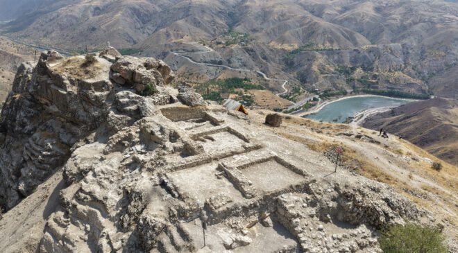 Palu Kalesi’nde Kazılarda Tarihin Katmanları Gün Yüzüne Çıkıyor