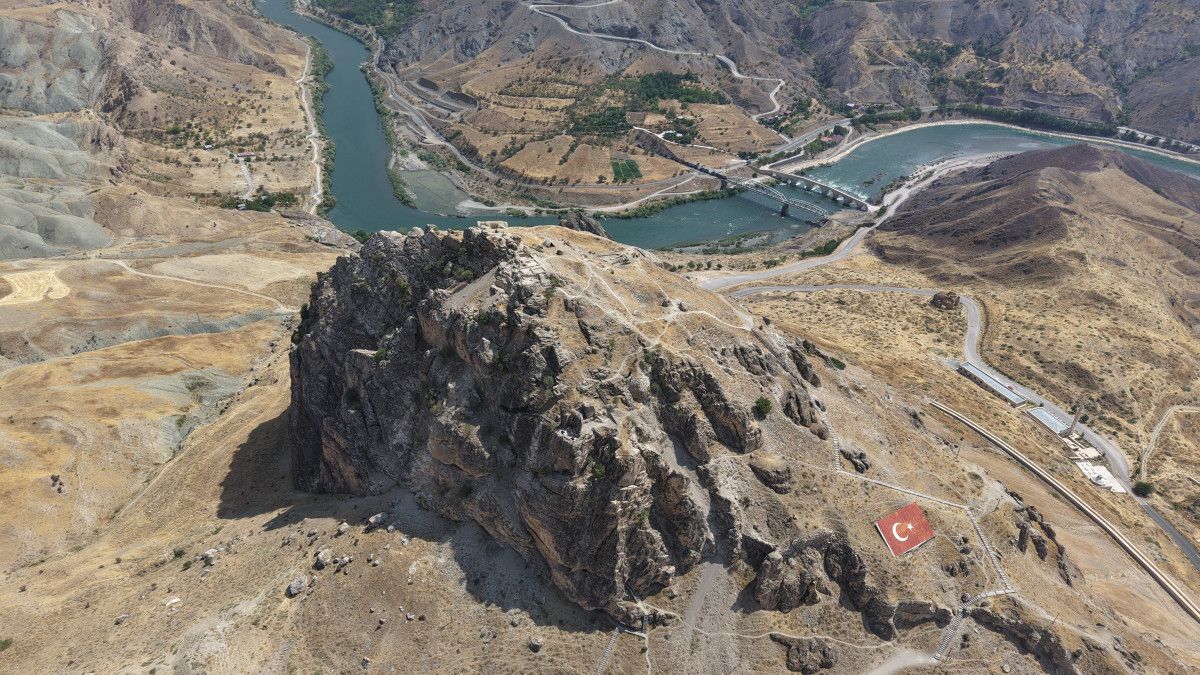 Palu Kalesi'nde Kazılarda Tarihin Katmanları Gün Yüzüne Çıkıyor